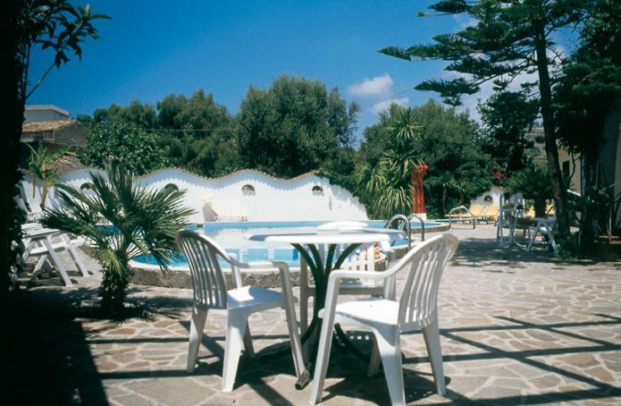 Hotel Punta Faro Capo Vaticano Exterior foto